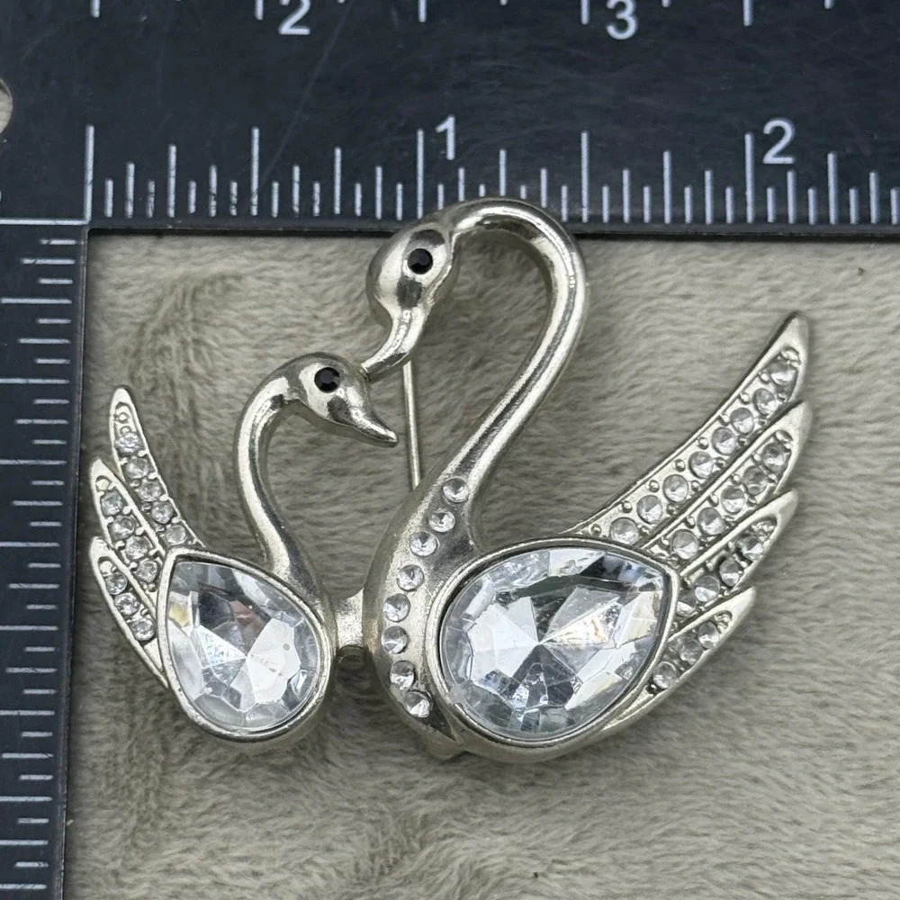 Vintage Estate Brooch Silver Tone Rhinestone Swan Bird Pin